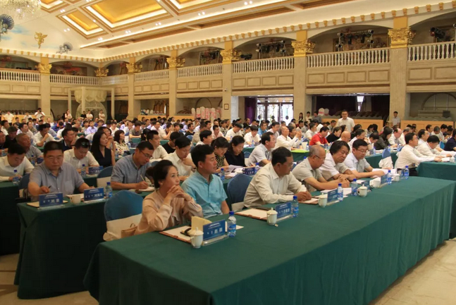 堅持擴大應用 挖掘鋁業(yè)新增長點 2018年擴大鋁應用高層論壇在霍林郭勒市舉行