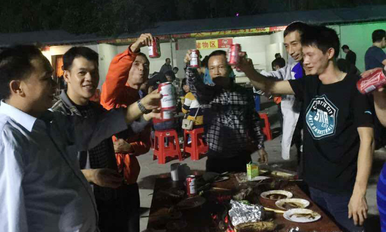 聚餐團(tuán)建敘歡樂(lè) 精神抖擻再迎挑戰(zhàn)——南方鋁業(yè)職工燒烤聯(lián)誼活動(dòng)圓滿結(jié)束210.png